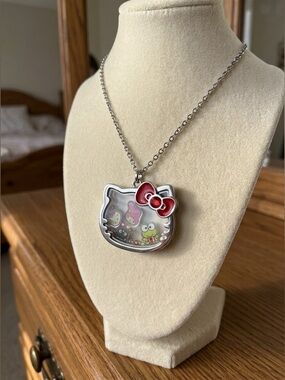 Sanrio Hello Kitty Friends Floating Charm Shaker Pendant Necklace Silver Y2K